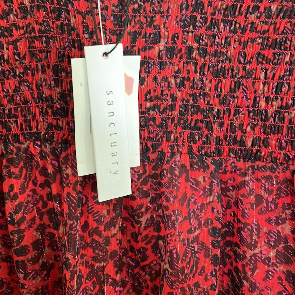 Sanctuary dress size 10. Red 100% polyester non wrinkle. Metallic thread. - Picture 4 of 8